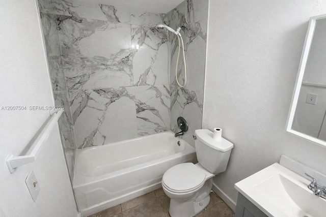 3700 NW 21st St 109, Lauderdale Lakes, FL 33311