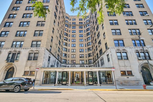 1755 E 55th Street 301, Chicago, IL 60615
