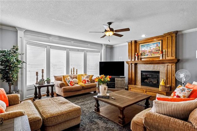 2221 SW Hawk View Road, Lee's Summit, MO 64082