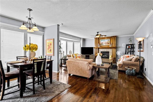 2221 SW Hawk View Road, Lee's Summit, MO 64082