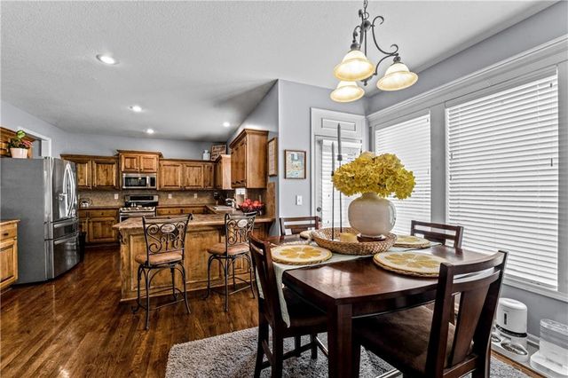 2221 SW Hawk View Road, Lee's Summit, MO 64082