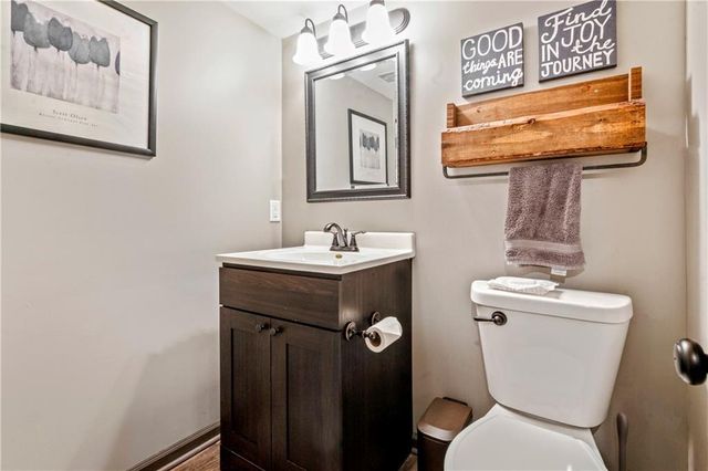 2221 SW Hawk View Road, Lee's Summit, MO 64082