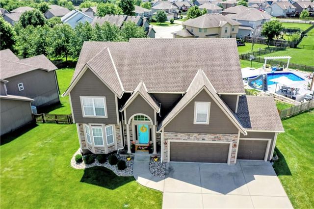 2221 SW Hawk View Road, Lee's Summit, MO 64082