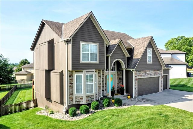 2221 SW Hawk View Road, Lee's Summit, MO 64082