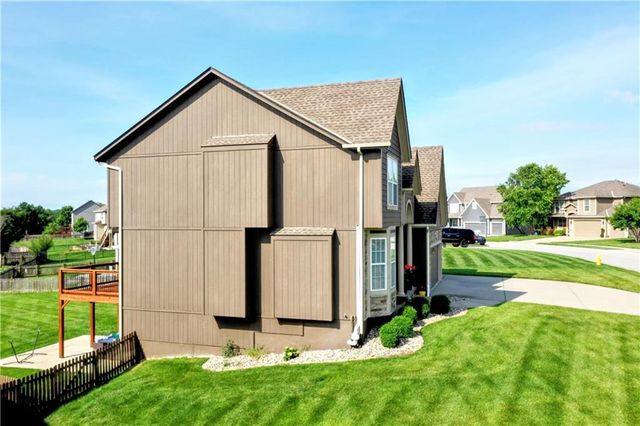 2221 SW Hawk View Road, Lee's Summit, MO 64082