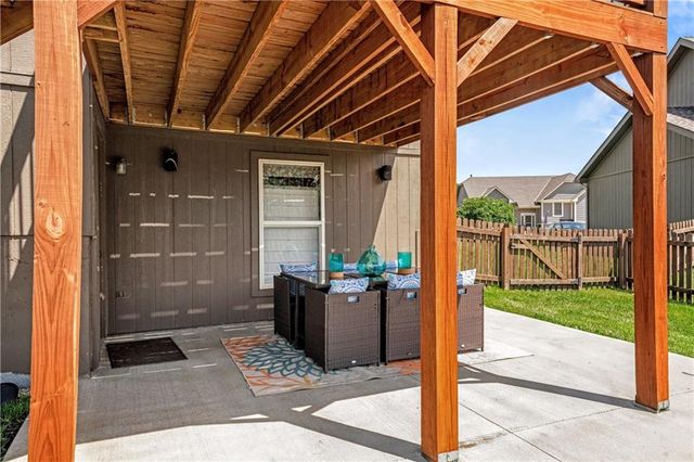 2221 SW Hawk View Road, Lee's Summit, MO 64082