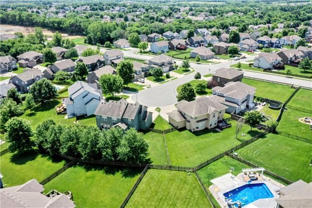 2221 SW Hawk View Road, Lee's Summit, MO 64082