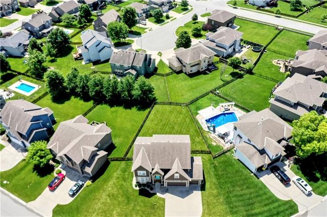 2221 SW Hawk View Road, Lee's Summit, MO 64082