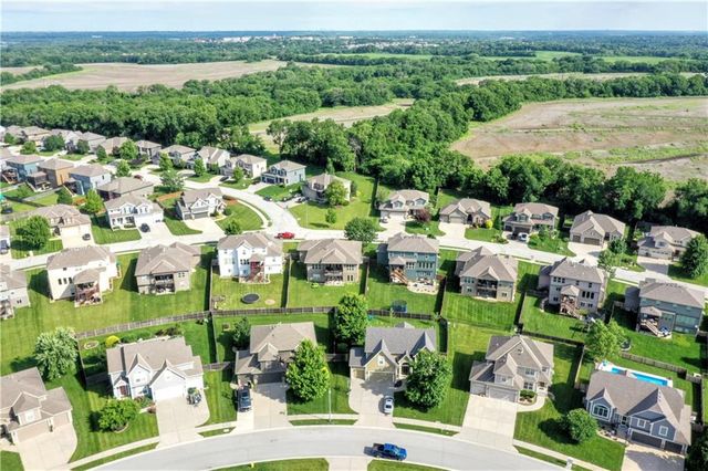 2221 SW Hawk View Road, Lee's Summit, MO 64082