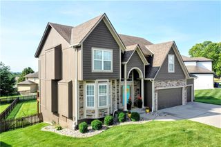 2221 SW Hawk View Road, Lee's Summit, MO 64082