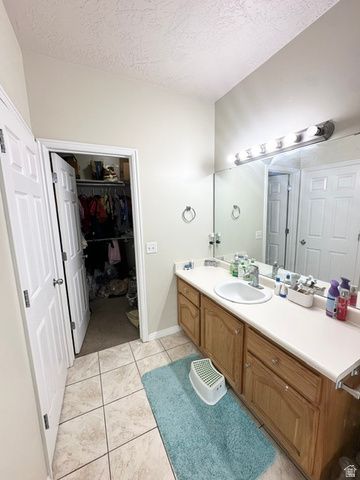 1563 W TURTLE DOVE LN, West Jordan, UT 84088