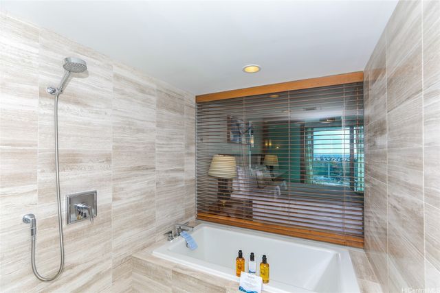 2139 Kuhio Avenue 1108, Honolulu, HI 96815