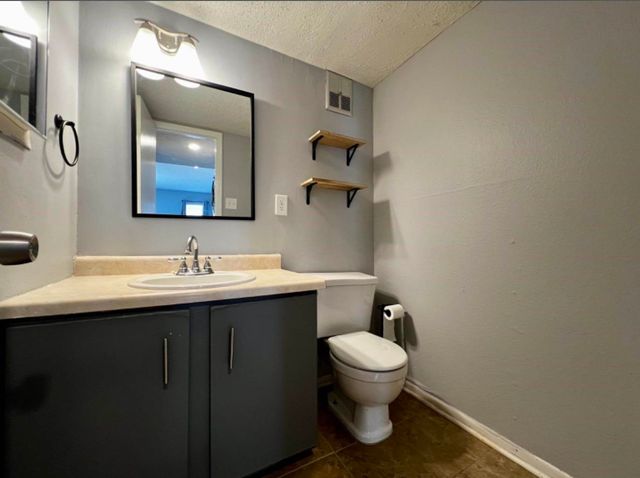 6710 Majestic Oak Pl, Memphis, TN 38120