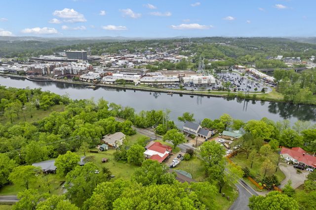 622 Lake Shore Drive, Branson, MO 65616