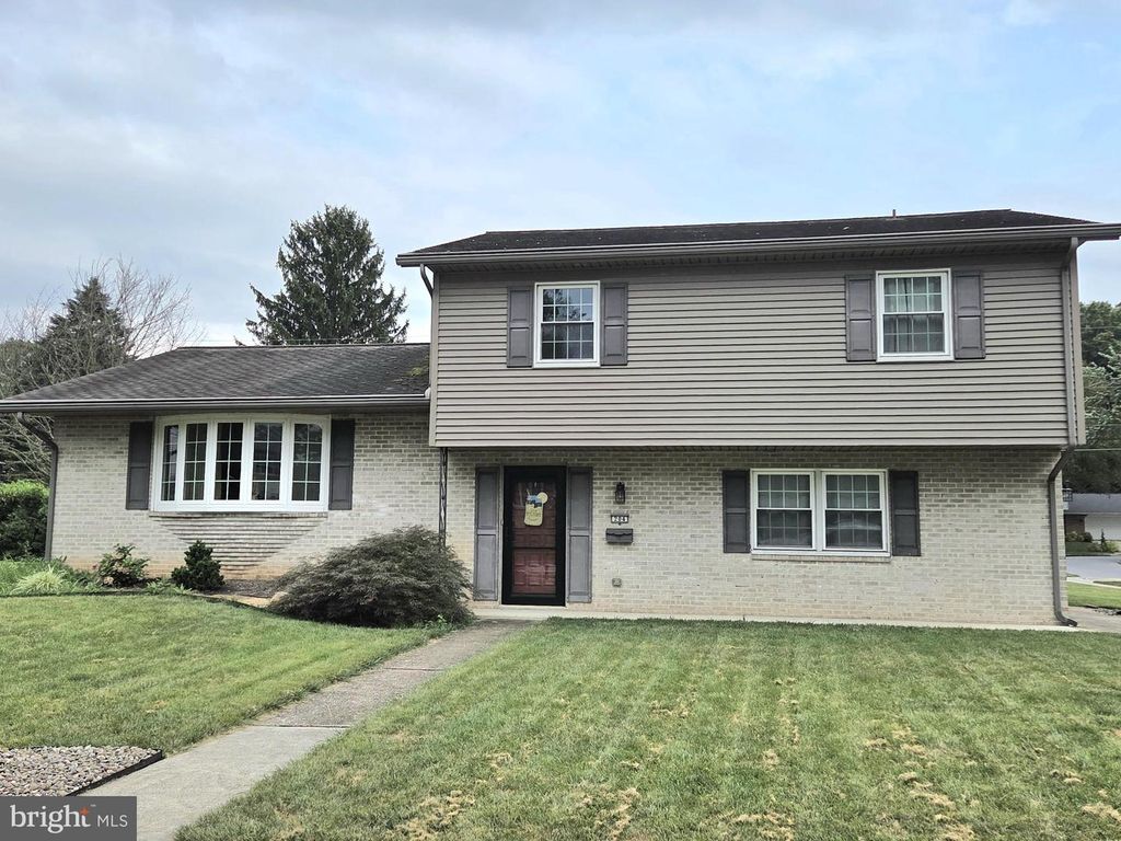 204 SOMERSET DR, Camp Hill, PA 17011