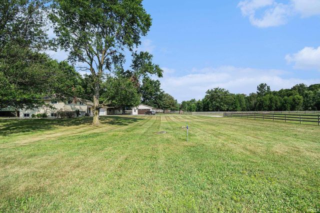 11298 US 20 Highway, Middlebury, IN 46540