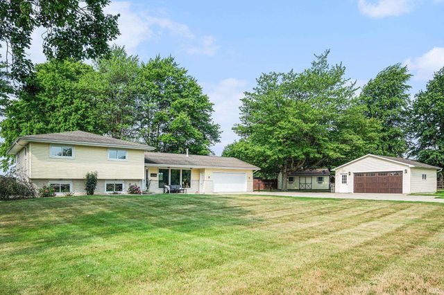 11298 US 20 Highway, Middlebury, IN 46540