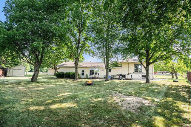 11298 US 20 Highway, Middlebury, IN 46540
