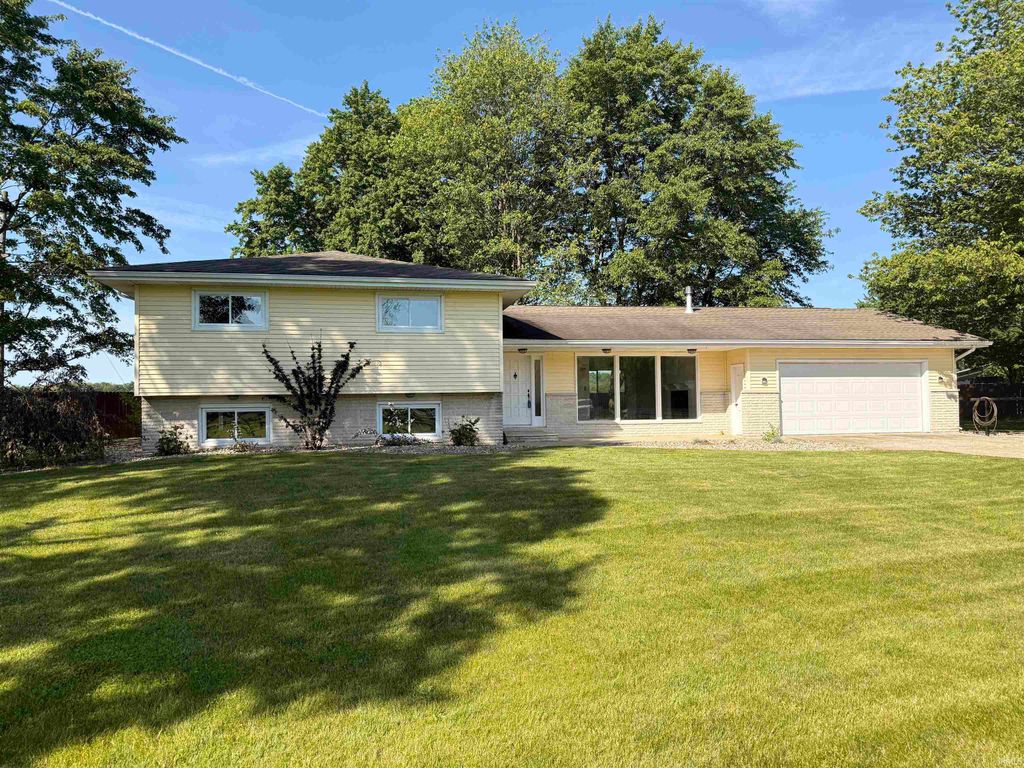 11298 US 20 Highway, Middlebury, IN 46540