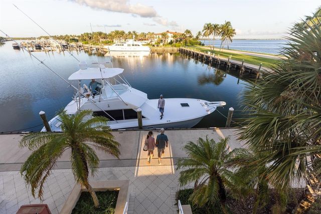 2001 SE Sailfish Point Boulevard 212, Stuart, FL 34996