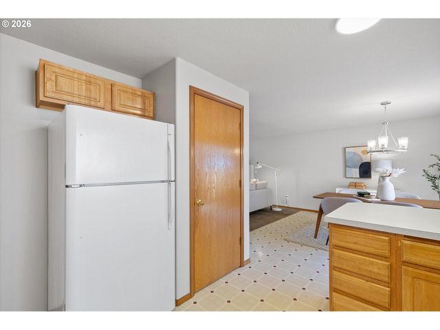 13034 Se SHERMAN St, Portland, OR 97233