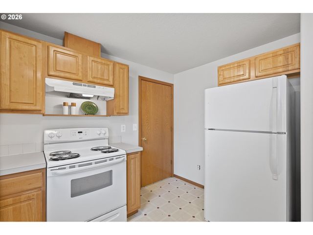13034 Se SHERMAN St, Portland, OR 97233