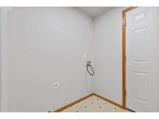 13034 Se SHERMAN St, Portland, OR 97233