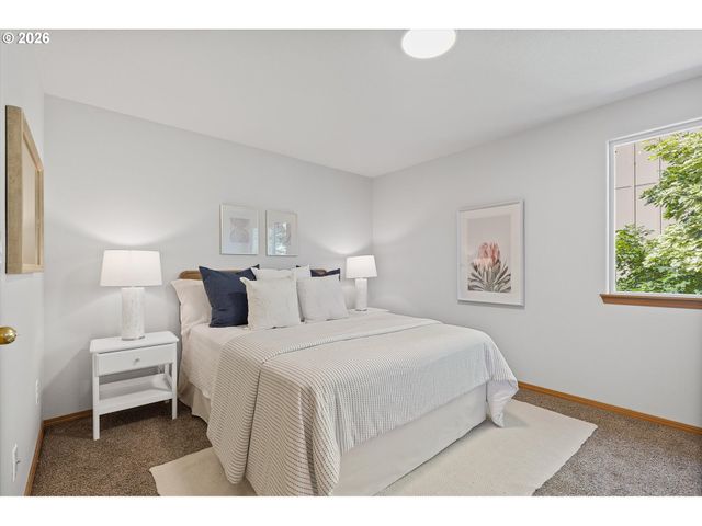 13034 Se SHERMAN St, Portland, OR 97233