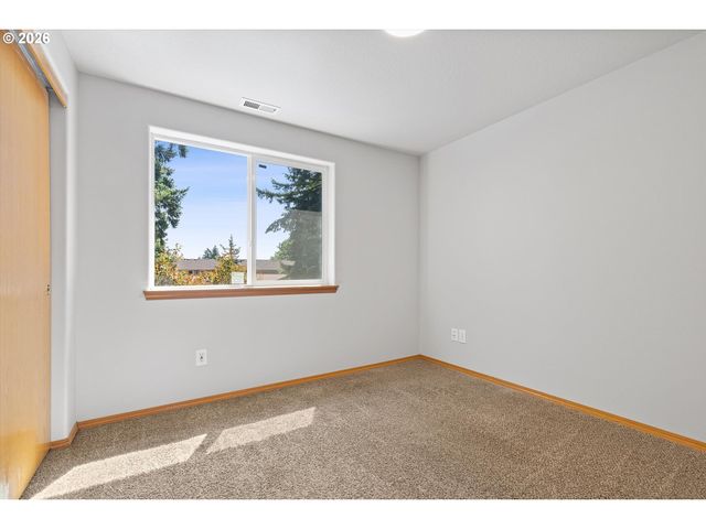 13034 Se SHERMAN St, Portland, OR 97233