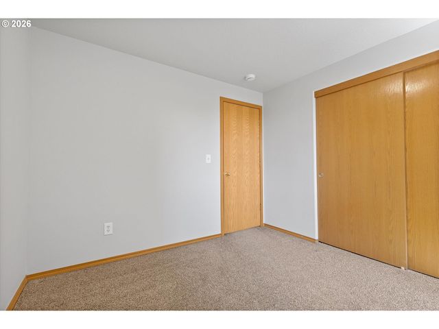 13034 Se SHERMAN St, Portland, OR 97233