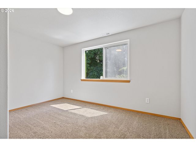 13034 Se SHERMAN St, Portland, OR 97233