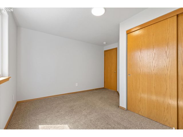 13034 Se SHERMAN St, Portland, OR 97233