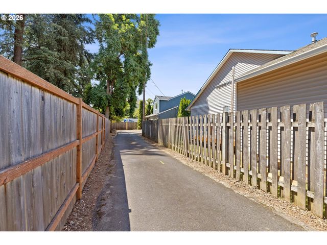 13034 Se SHERMAN St, Portland, OR 97233