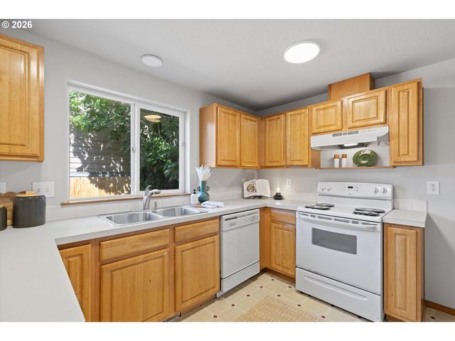 13034 Se SHERMAN St, Portland, OR 97233