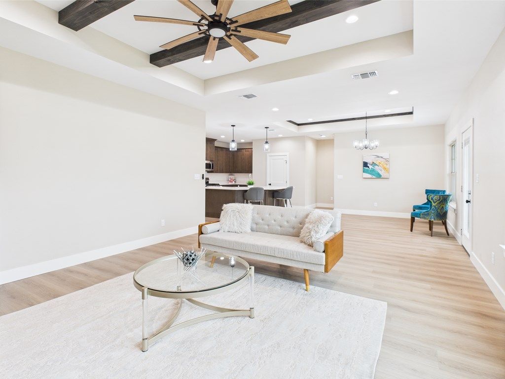 Image 4 of property listing at 1942 Pine Valley St, San Angelo, TX 76904
