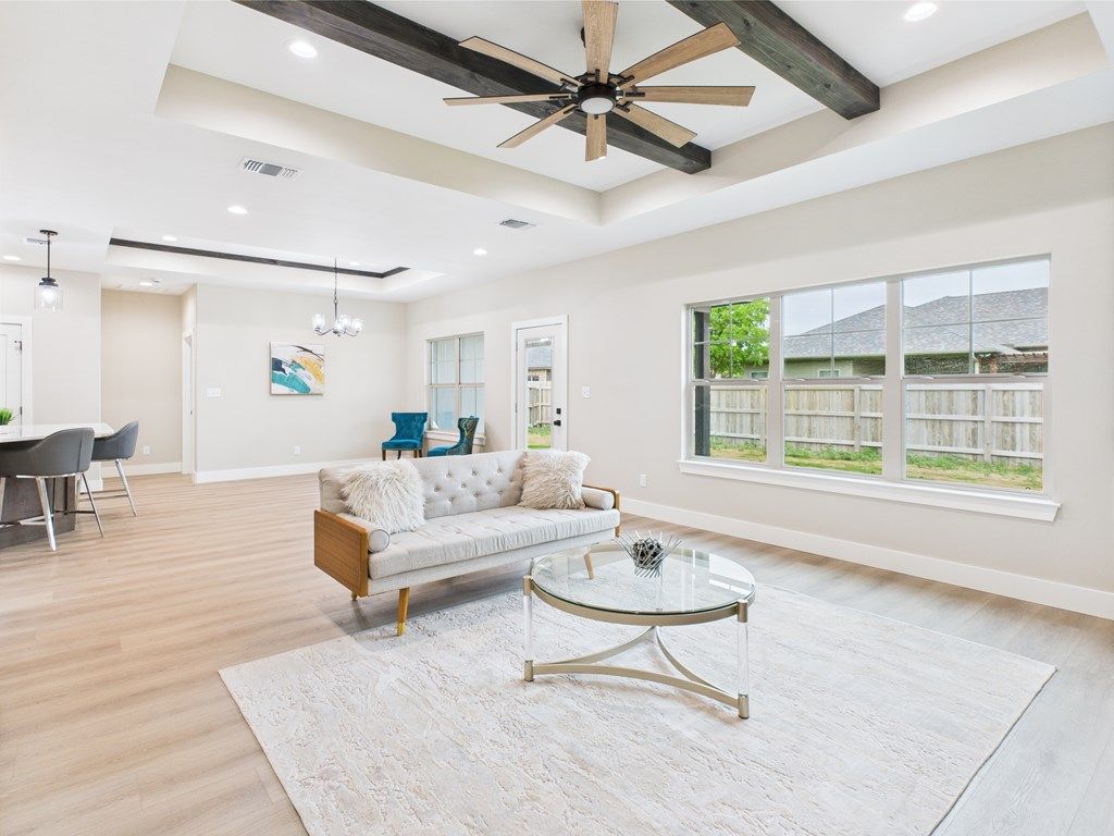 Image 5 of property listing at 1942 Pine Valley St, San Angelo, TX 76904