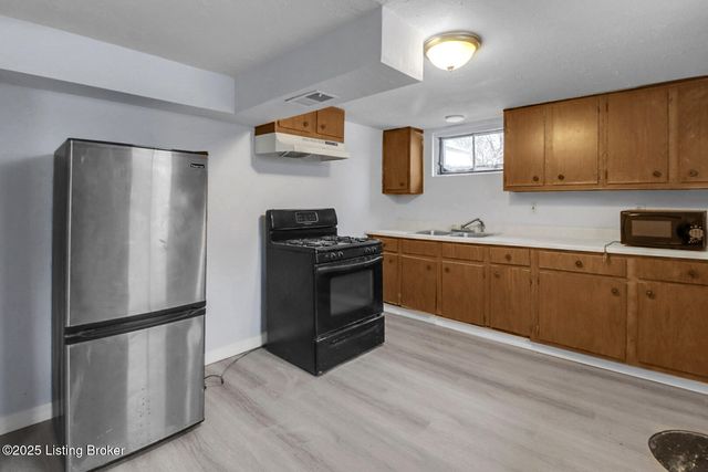 2130 West Ln, Louisville, KY 40216