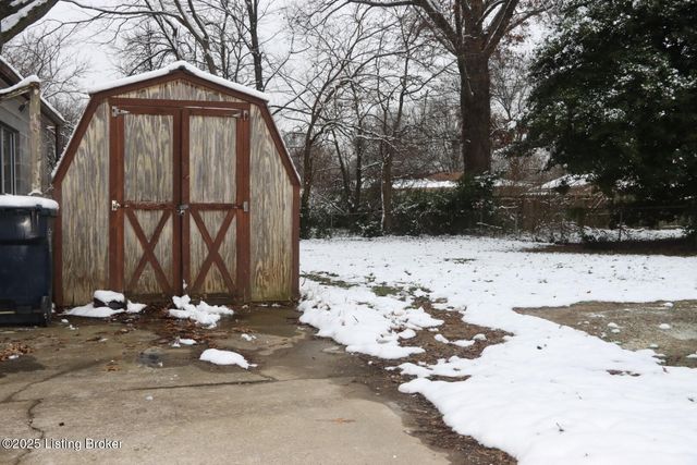 2130 West Ln, Louisville, KY 40216