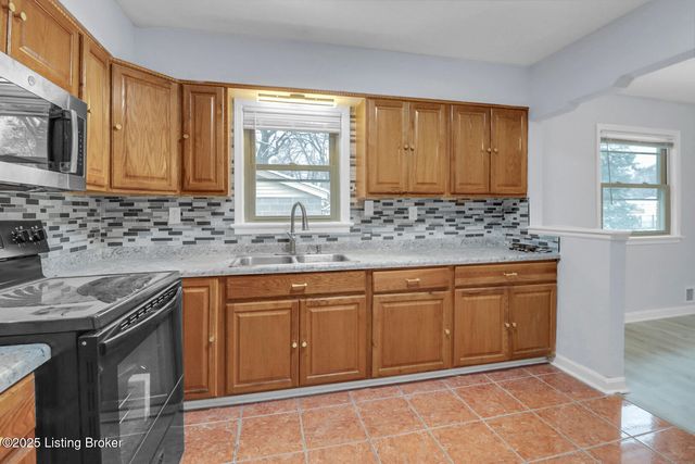 2130 West Ln, Louisville, KY 40216