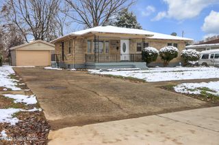 2130 West Ln, Louisville, KY 40216