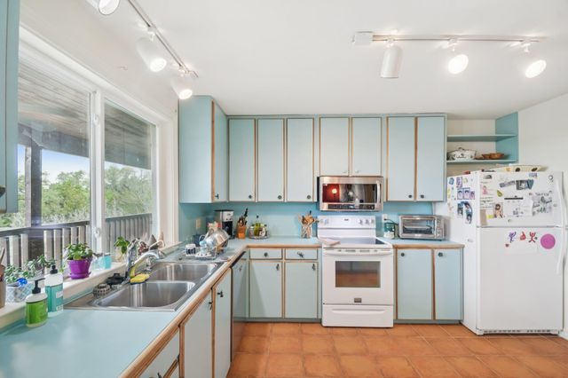 407 Pioneer TRL, San Marcos, TX 78666