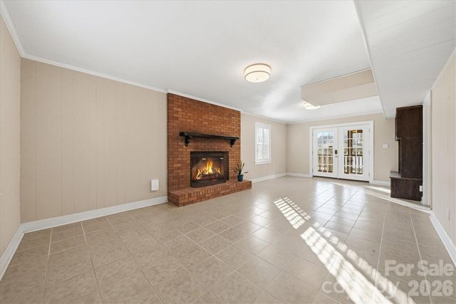 1215 6th Street NW, Hickory, NC 28601