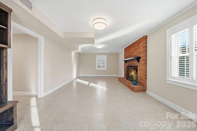 1215 6th Street NW, Hickory, NC 28601