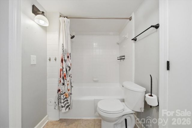 1215 6th Street NW, Hickory, NC 28601