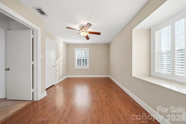 1215 6th Street NW, Hickory, NC 28601