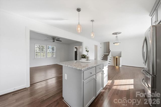 1215 6th Street NW, Hickory, NC 28601