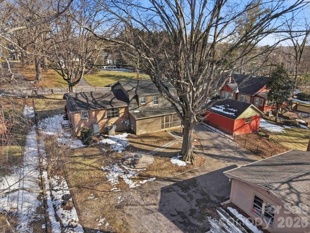 1215 6th Street NW, Hickory, NC 28601