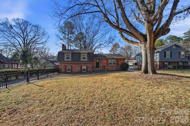 1215 6th Street NW, Hickory, NC 28601