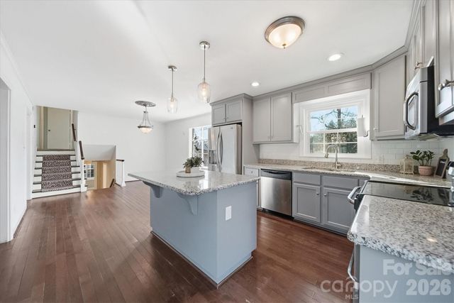 1215 6th Street NW, Hickory, NC 28601