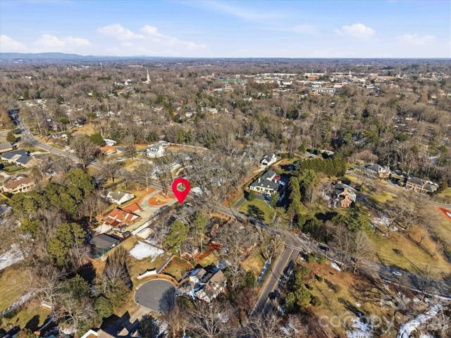 1215 6th Street NW, Hickory, NC 28601